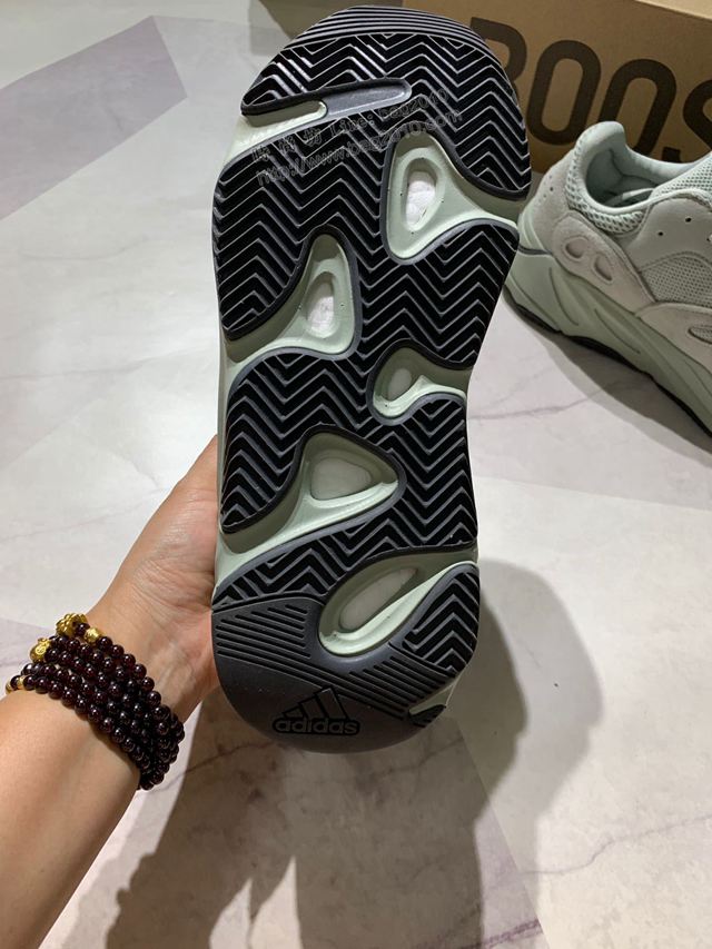 Adidas鞋 海鹽色 阿迪達斯真標巴斯夫真爆 侃爺椰子700 Adidas椰子鞋 男女同款  hdx13265